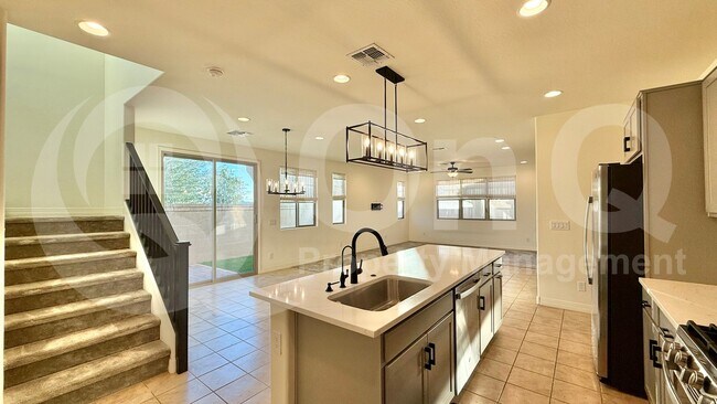 Building Photo - 1235 W Sparrow Dr