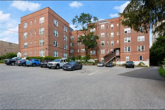 Primary Photo - 70 Strawberry Hill Ave