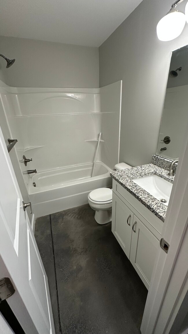 Building Photo - 218 College St