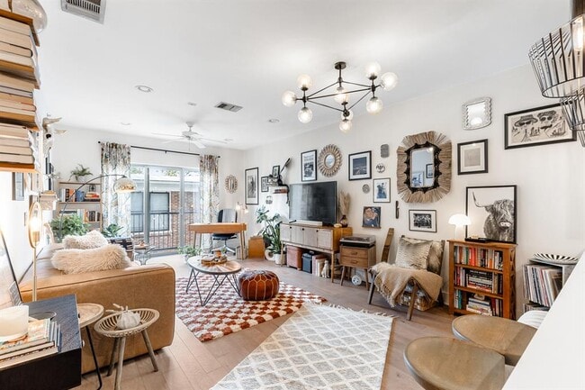 Building Photo - 908 Nueces St