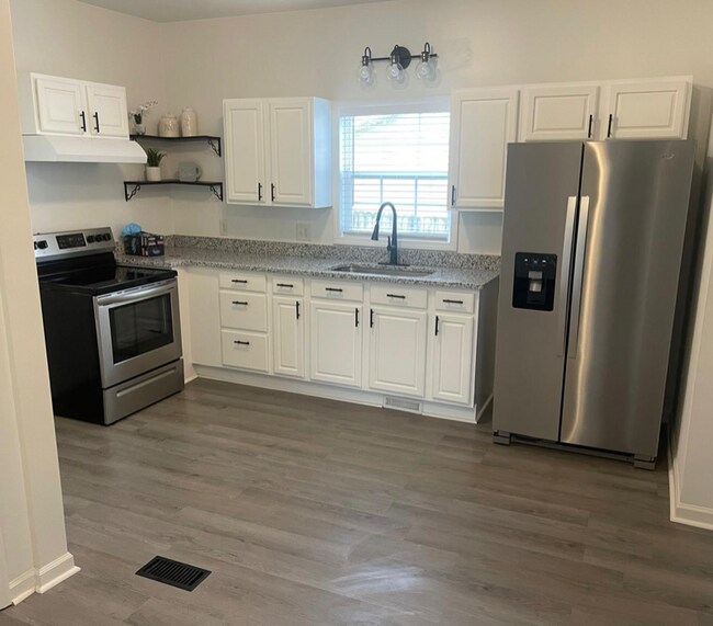 Building Photo - 1012 Elm St