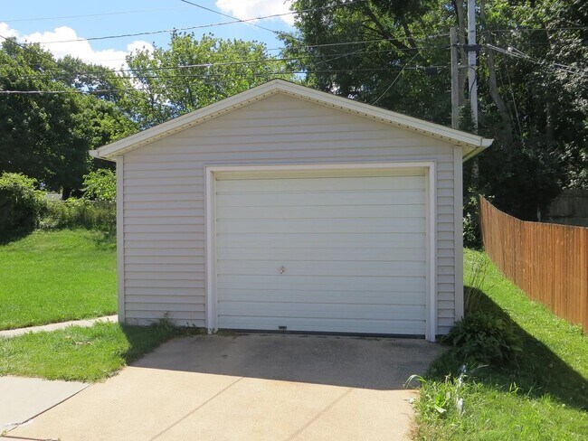 Building Photo - 1711 Keith Dr NE
