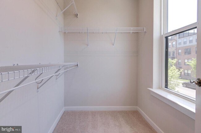 Building Photo - 43792 Middleway Ter