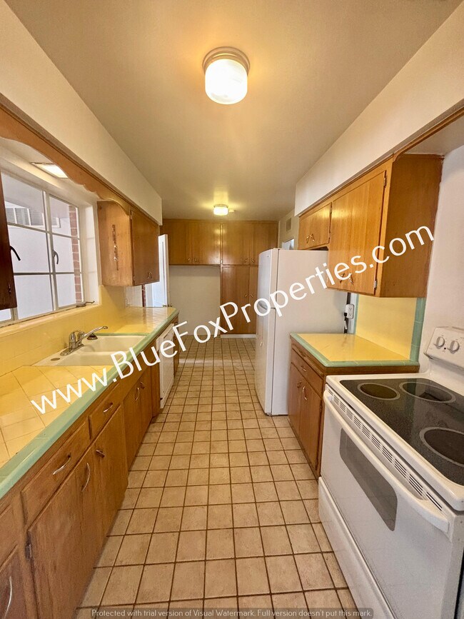 Building Photo - 3137 E Linden St