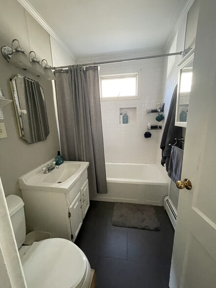 Building Photo - 37 Whitman Ave