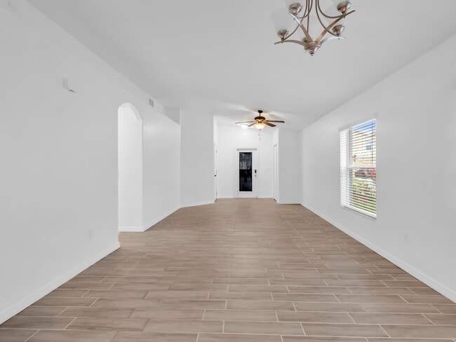 Building Photo - 1909 Hawks View Dr