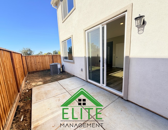 Building Photo - Located in the newly developed Park Place ...