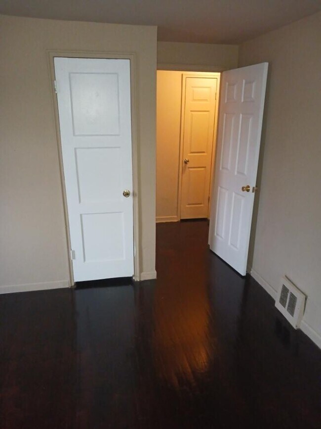 Building Photo - 3364 Ewald Cir