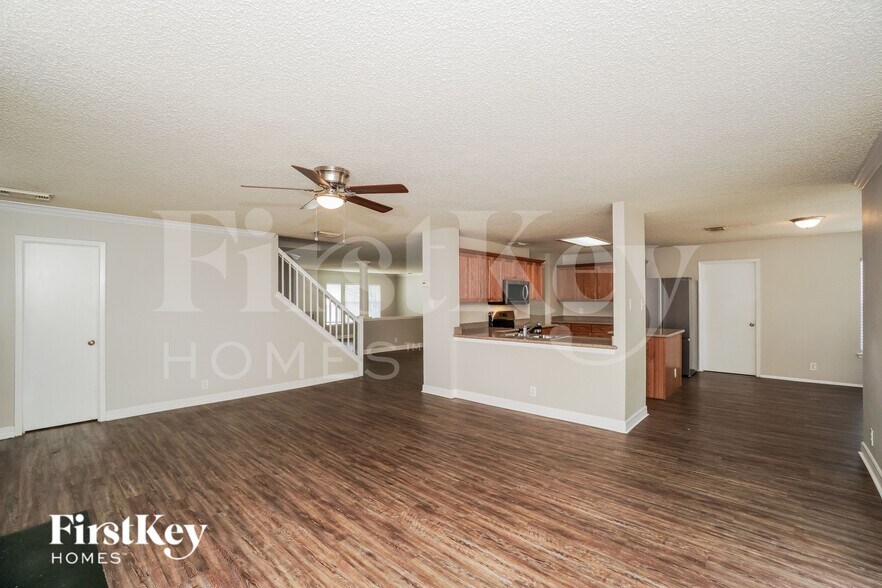 Building Photo - 14219 N Hills Village Dr