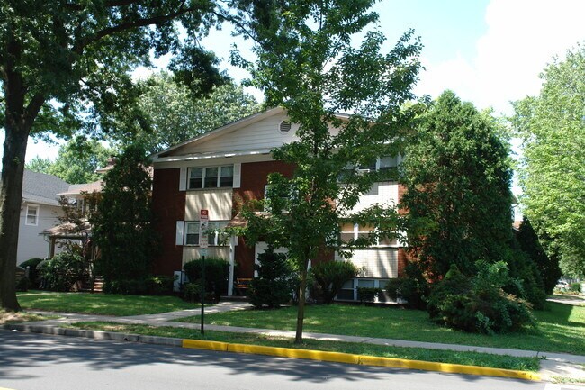 Building Photo - 328 Chestnut St