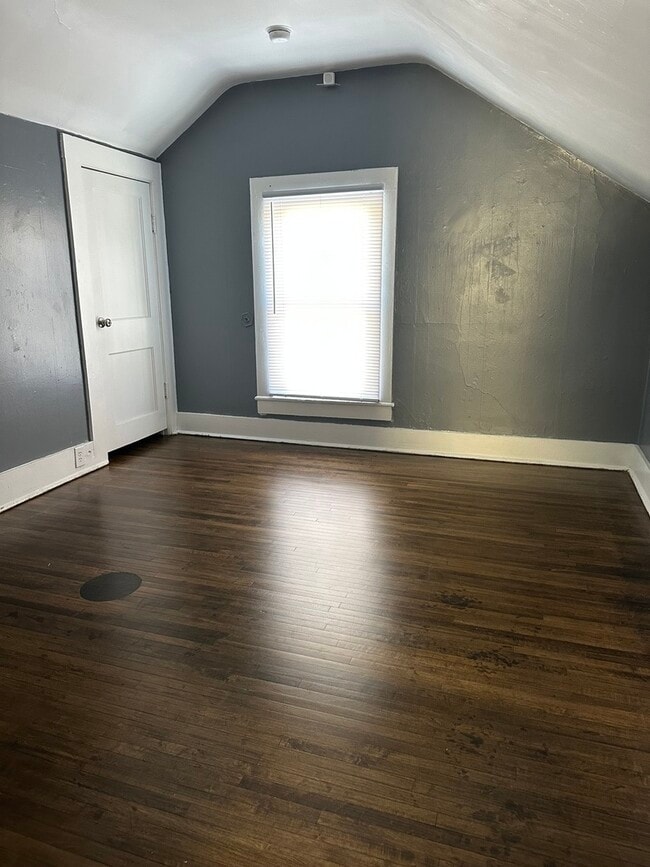 Building Photo - 1231 11th Ave