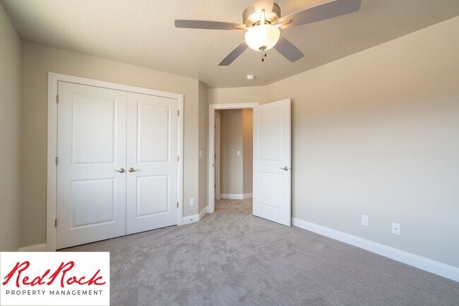 Building Photo - 4 Bedroom, 2.5 Bathroom Townhome in Hurric...