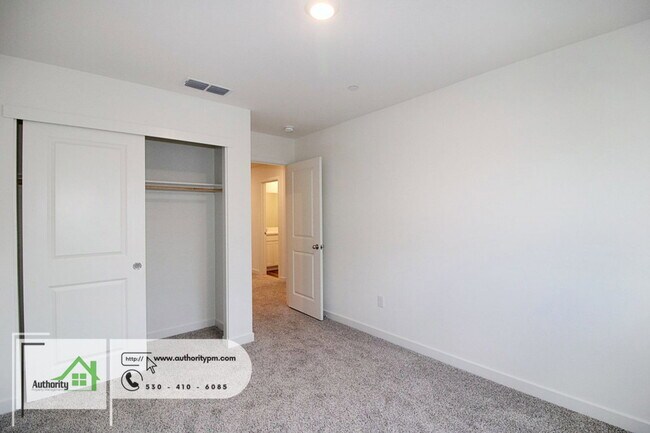 Building Photo - 847 Congaree Ln