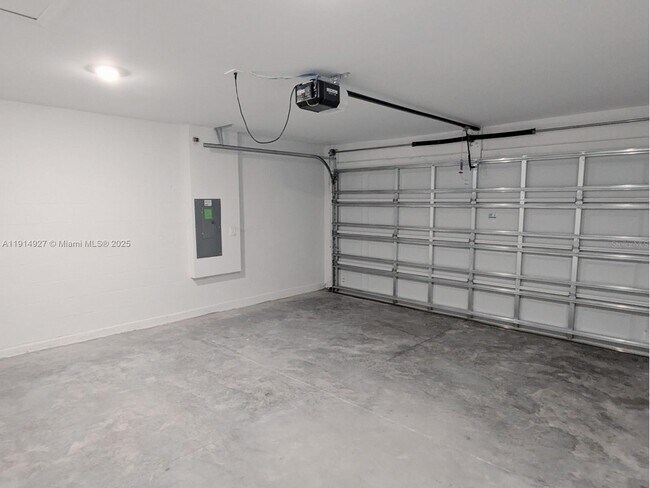 Building Photo - 2175 Chris Dr