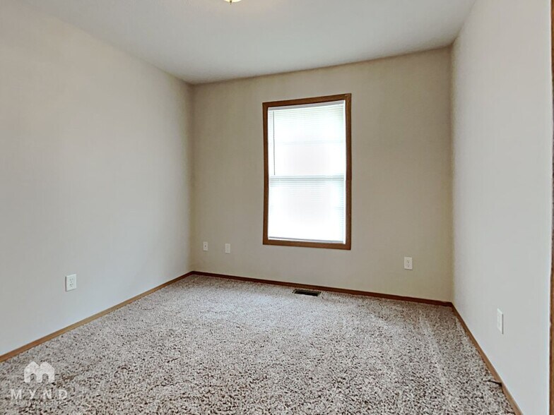 Building Photo - 429 N Century Ave