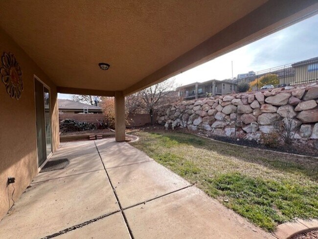 Building Photo - Primrose Pointe