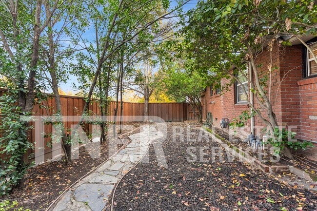 Building Photo - 801 46th St