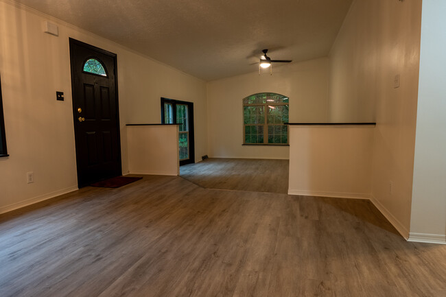 Building Photo - 10964 N Mackinaw Hwy