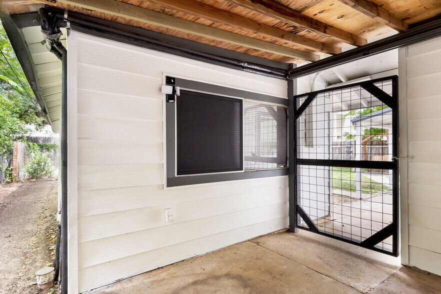 Building Photo - 815 Gunter St