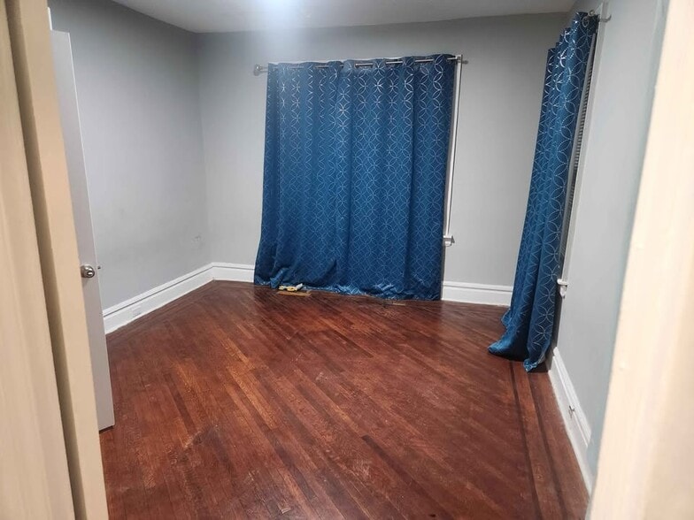 Main Room for rent - 575 Stuyvesant Ave