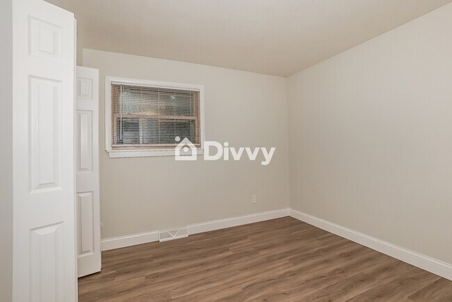 Building Photo - 17500 Fairville Ave, Cleveland, OH 44135