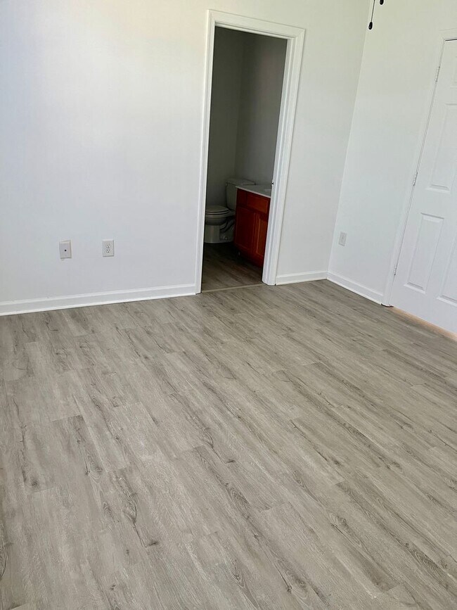 Building Photo - Gorgeous Spotsylvania Townhouse