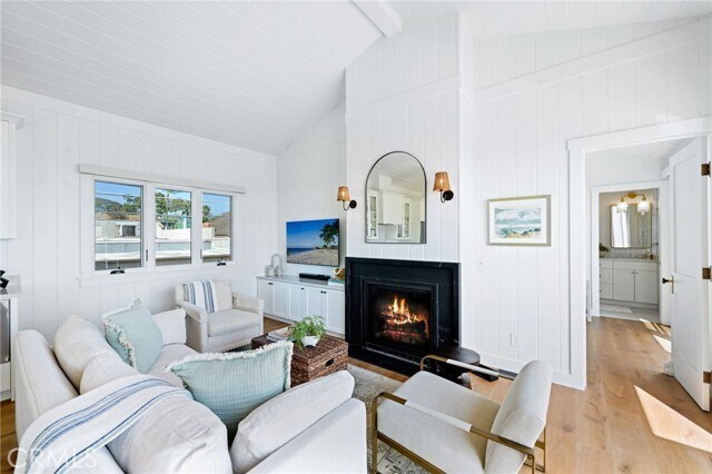 Building Photo - 360 Cliff Dr