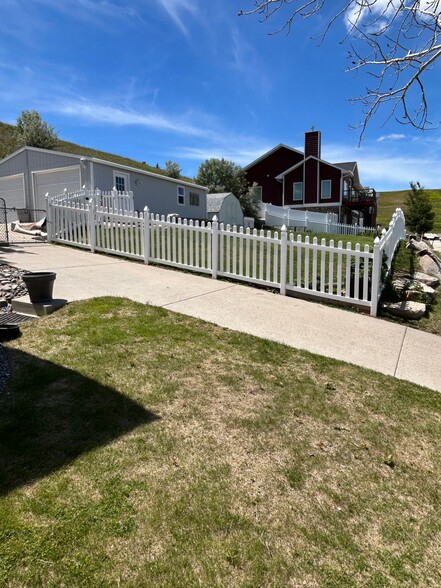 Building Photo - 2100 Poplar Dr
