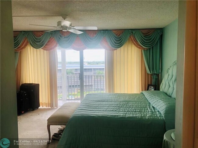 Building Photo - 1523 E Hillsboro Blvd