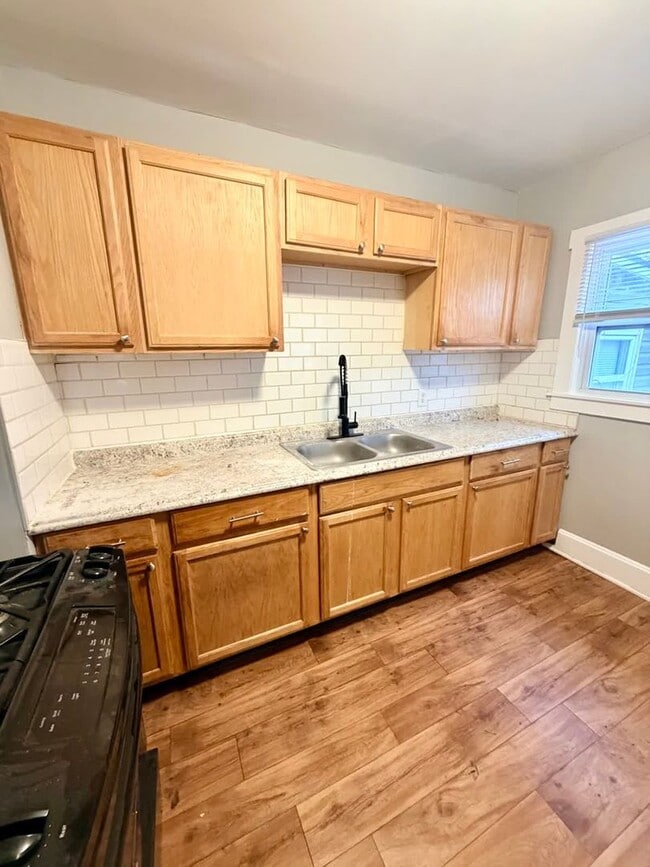 Building Photo - 1422 N Limestone