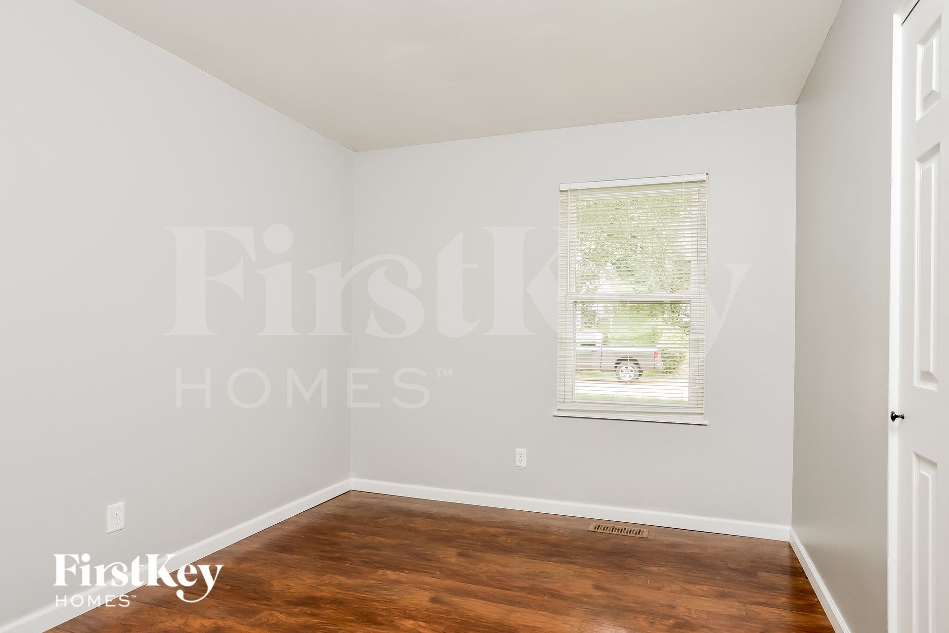 Building Photo - 706 Boca Chica Dr