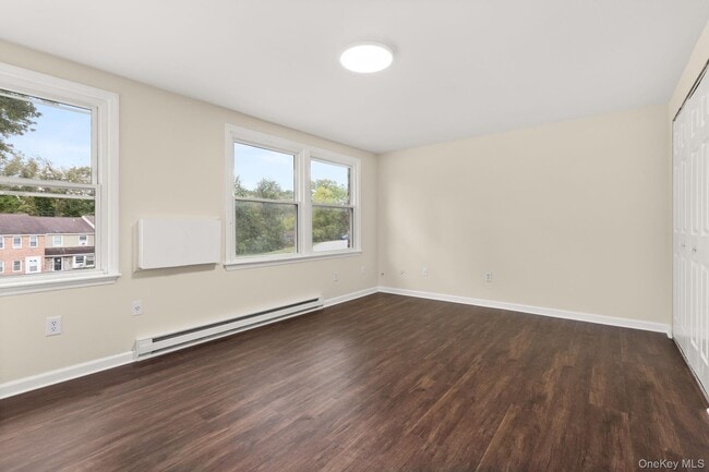 Building Photo - 500 NY-299