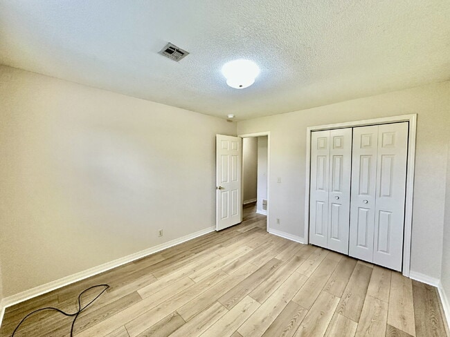 Building Photo - 2311 W Willow St