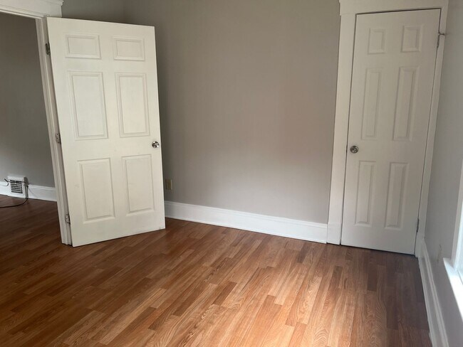 Building Photo - Polonia6908