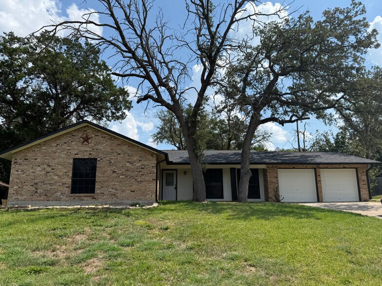 Primary Photo - 813 Cedar Oaks Ln