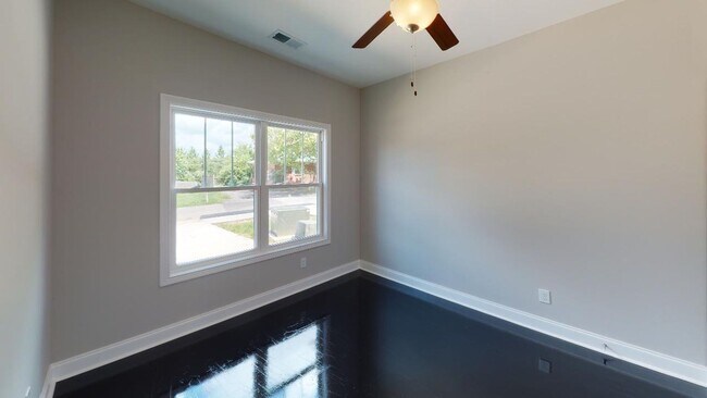 Building Photo - Charming 3-Bedroom Home in the Heart of Clarksville – Nashville Style Living!