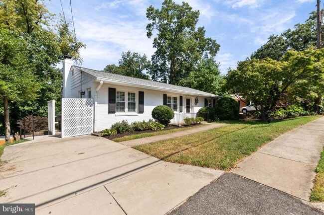 Building Photo - 2741 S Grove St