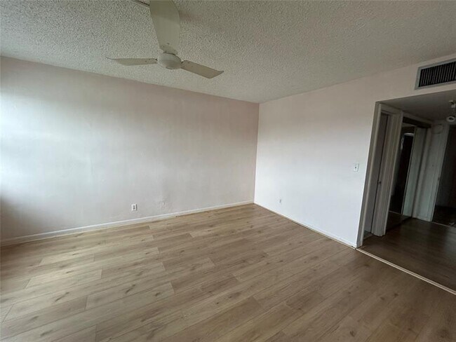 Building Photo - 3301 Spanish Moss Terrace