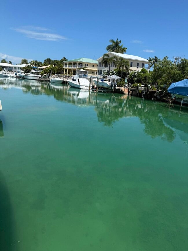 Building Photo - 124 Indies Dr N