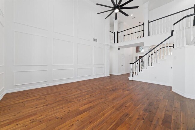 Building Photo - 2719 Oakland Dr