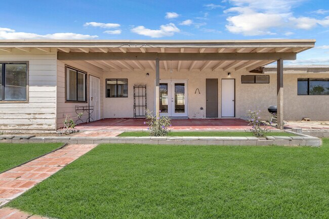 Building Photo - 53780 Avenida Diaz