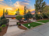 Building Photo - Mid-Century Home in Prime East Sierra Madr...