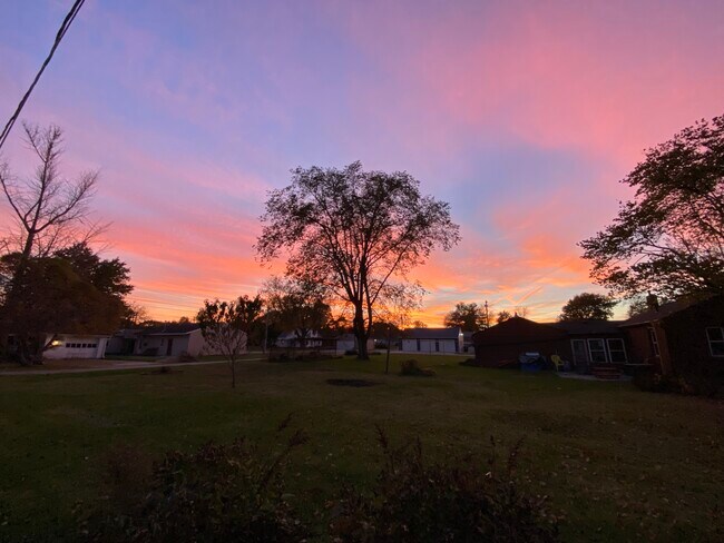 Yard - 1105 Sundown St