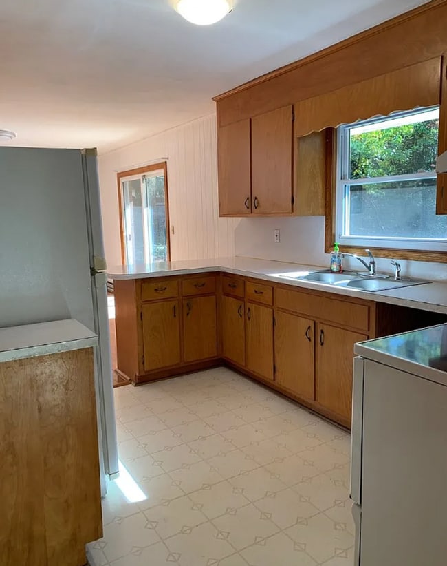 Building Photo - Charming 3 Bedroom 1.5 Bath Home