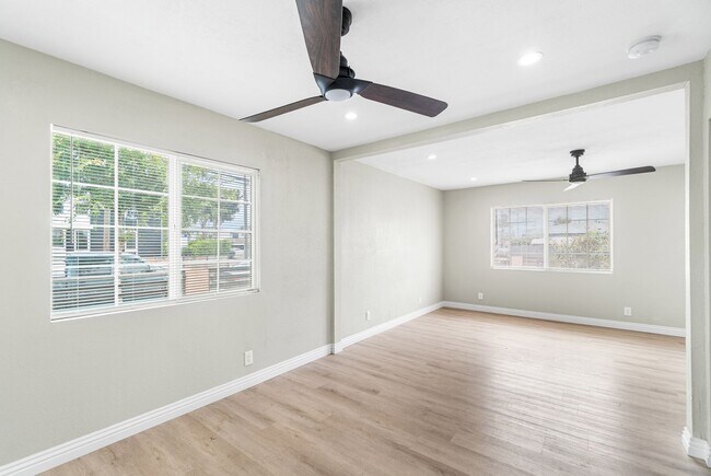 Building Photo - RECENTLY REMODELED, BRIGHT & AIRY 3BR2BA HOUSE ON SPACIOUS CORNER LOT W/ LARGE WRAP AROUND YARD &...