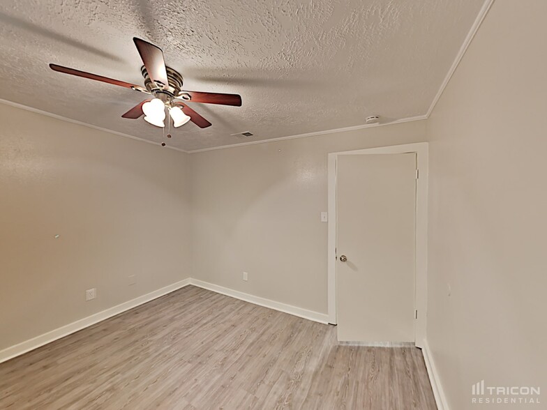 Building Photo - 120 WoodCrest Dr