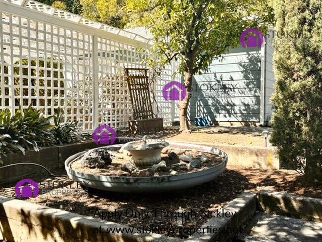 Building Photo - 2234 Oakvale Rd