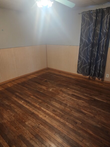Building Photo - 308 N Miles Ave