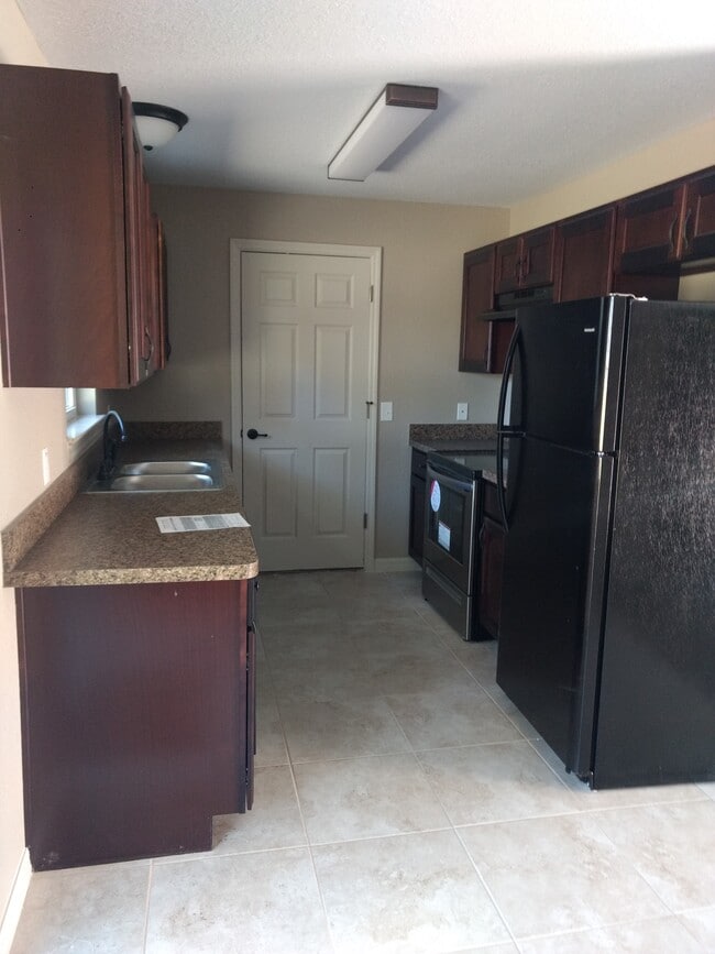 Primary Photo - Apply for Free and Save $300 on this 3BR/2...