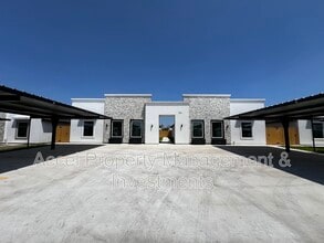 Building Photo - 2011 Selena St